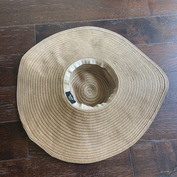 Hat - Picture 3 of 4